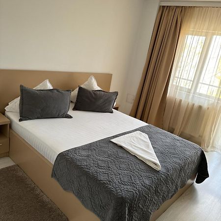 Fast Airport Accomodation Otopeni Ngoại thất bức ảnh