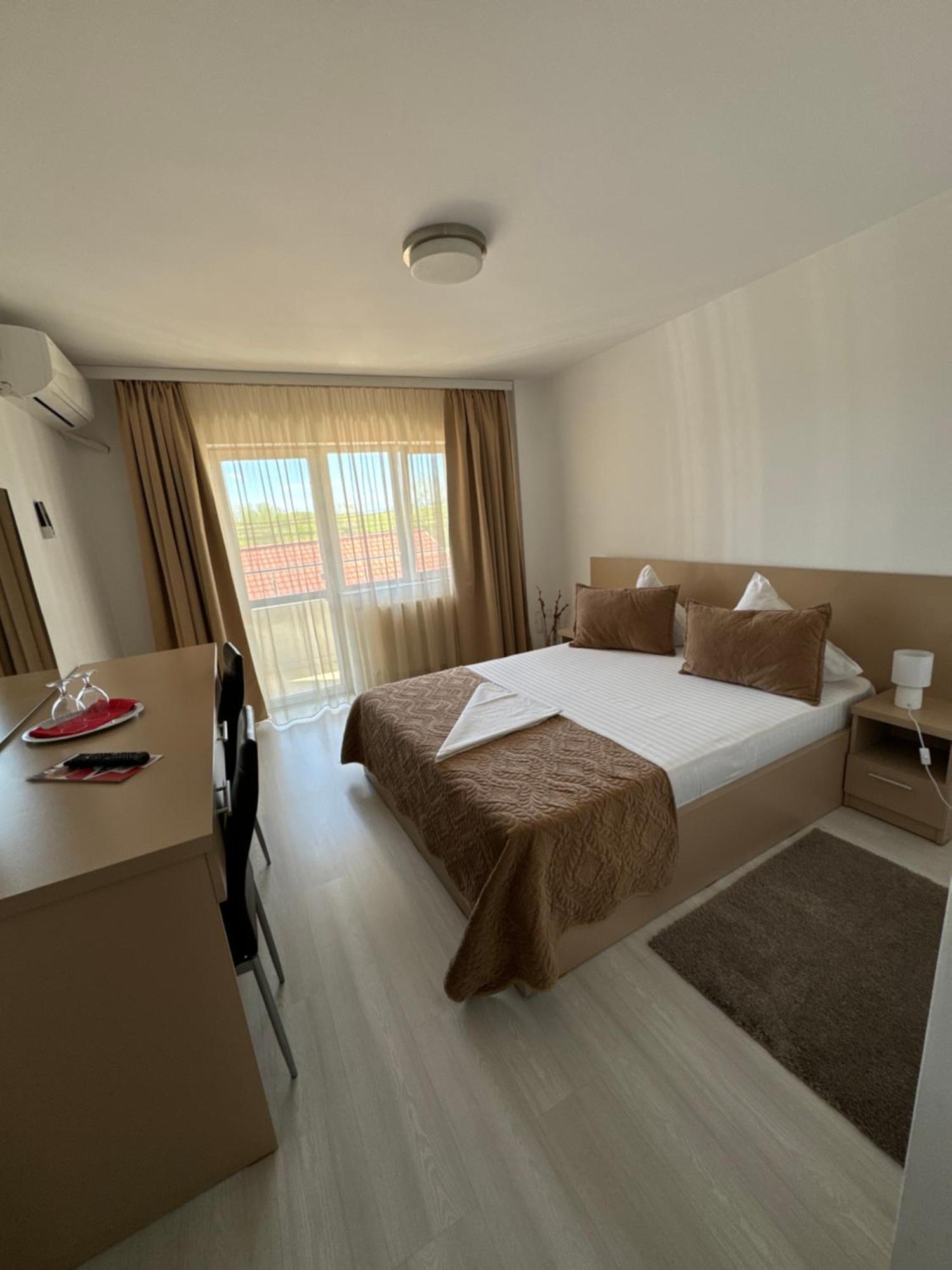 Fast Airport Accomodation Otopeni Ngoại thất bức ảnh