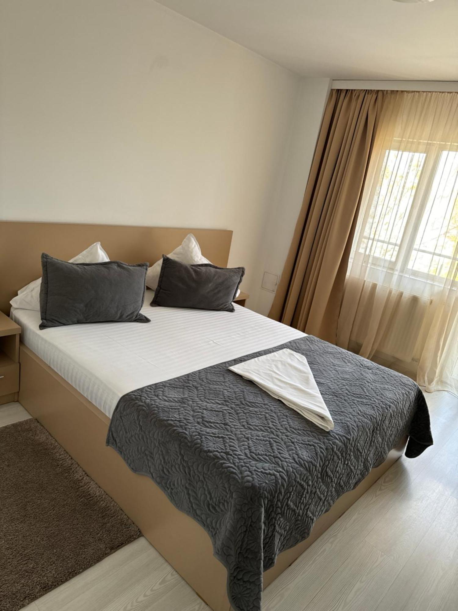 Fast Airport Accomodation Otopeni Ngoại thất bức ảnh
