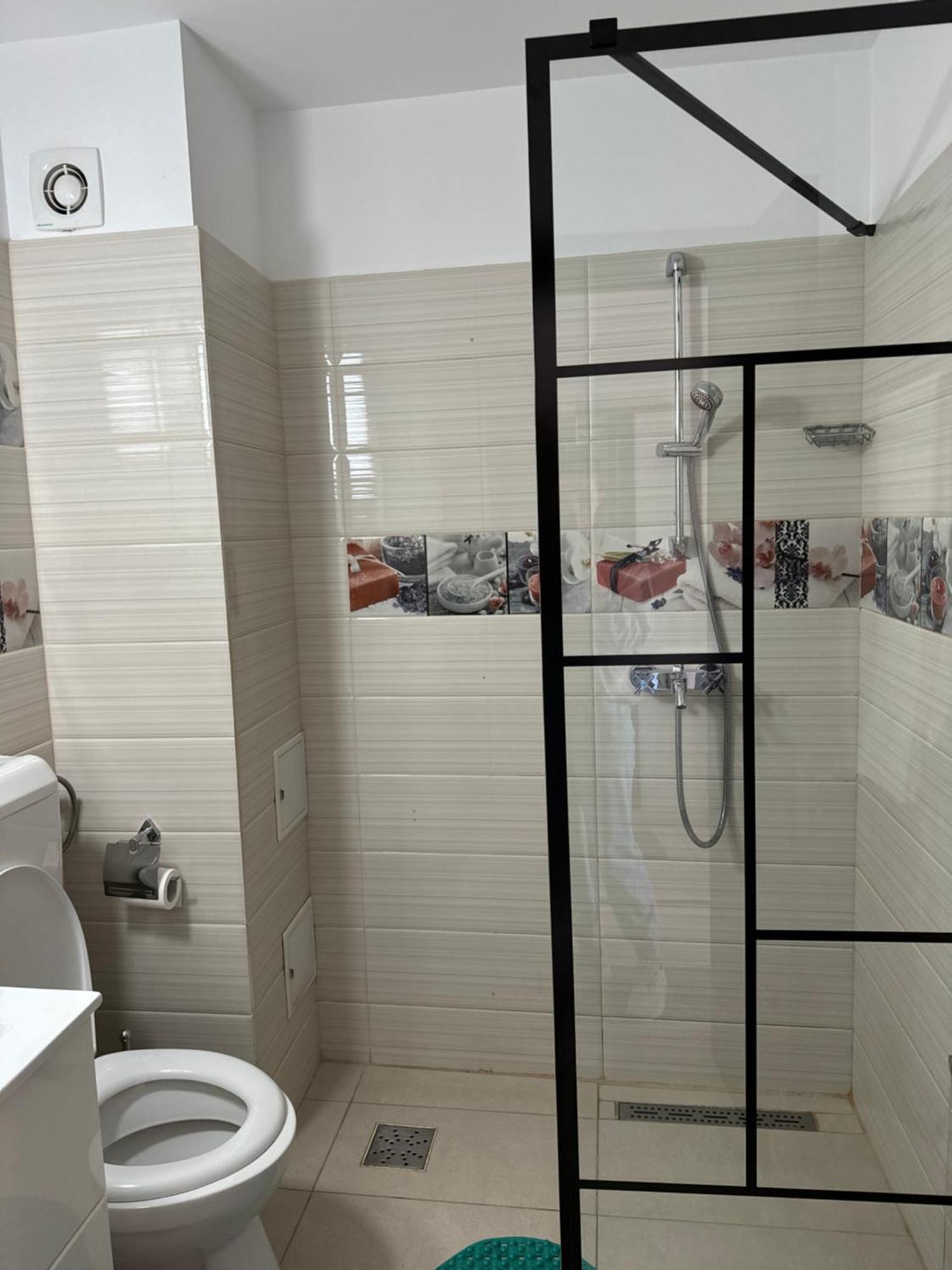 Fast Airport Accomodation Otopeni Ngoại thất bức ảnh
