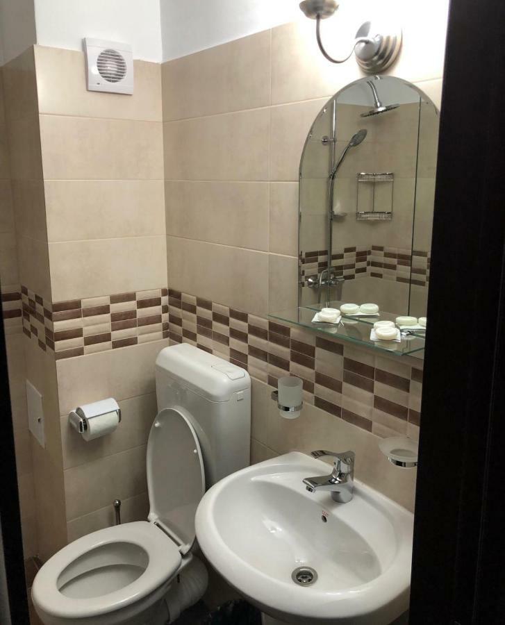 Fast Airport Accomodation Otopeni Ngoại thất bức ảnh