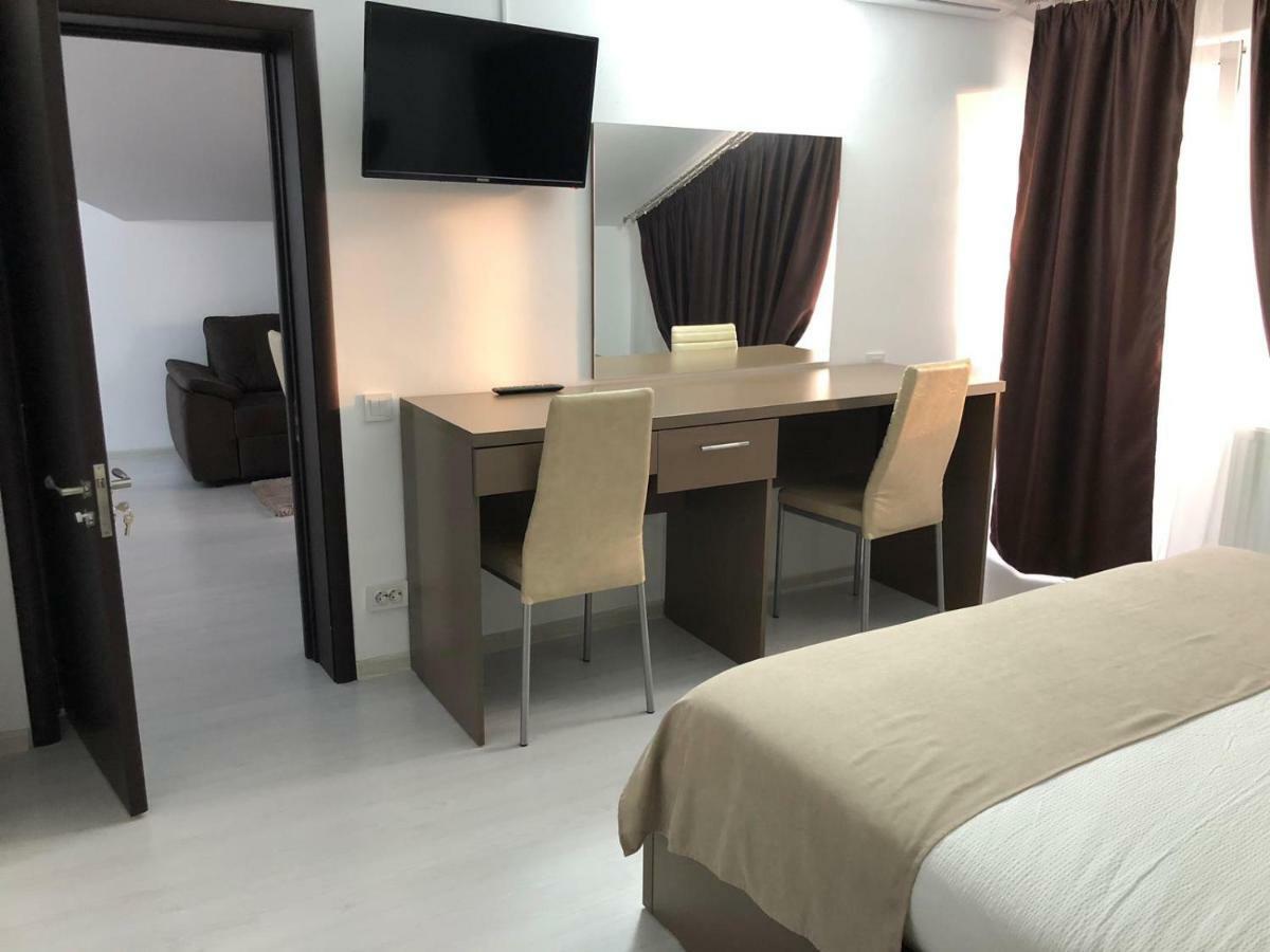 Fast Airport Accomodation Otopeni Ngoại thất bức ảnh