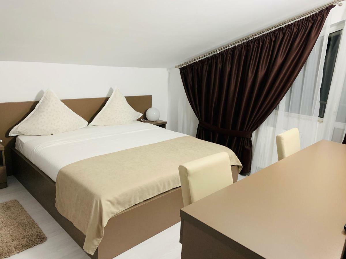 Fast Airport Accomodation Otopeni Ngoại thất bức ảnh